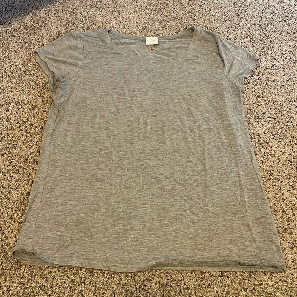Grey t shirt
